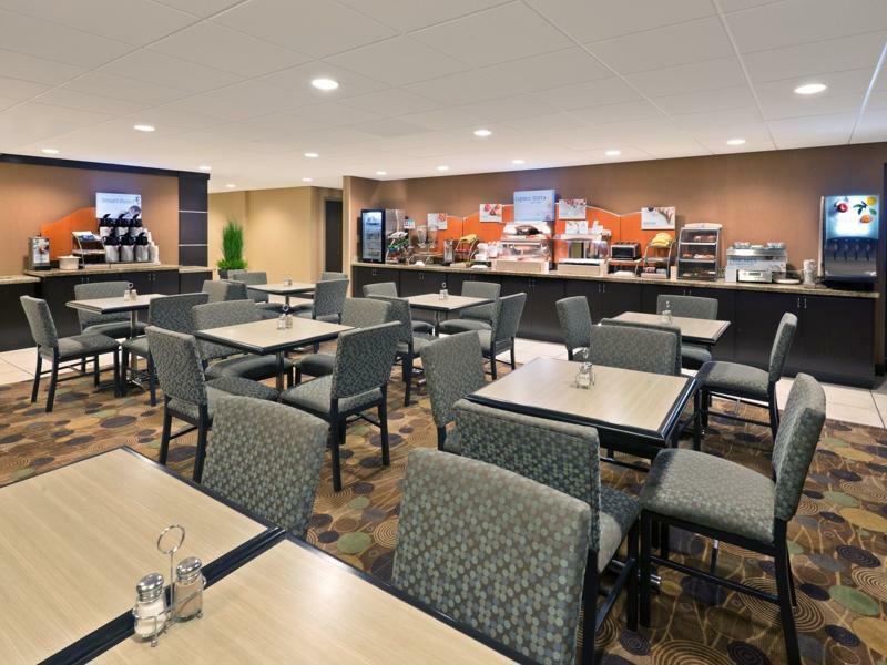 Holiday Inn Express Hotel & Suites Colby, An Ihg Hotel Exteriör bild