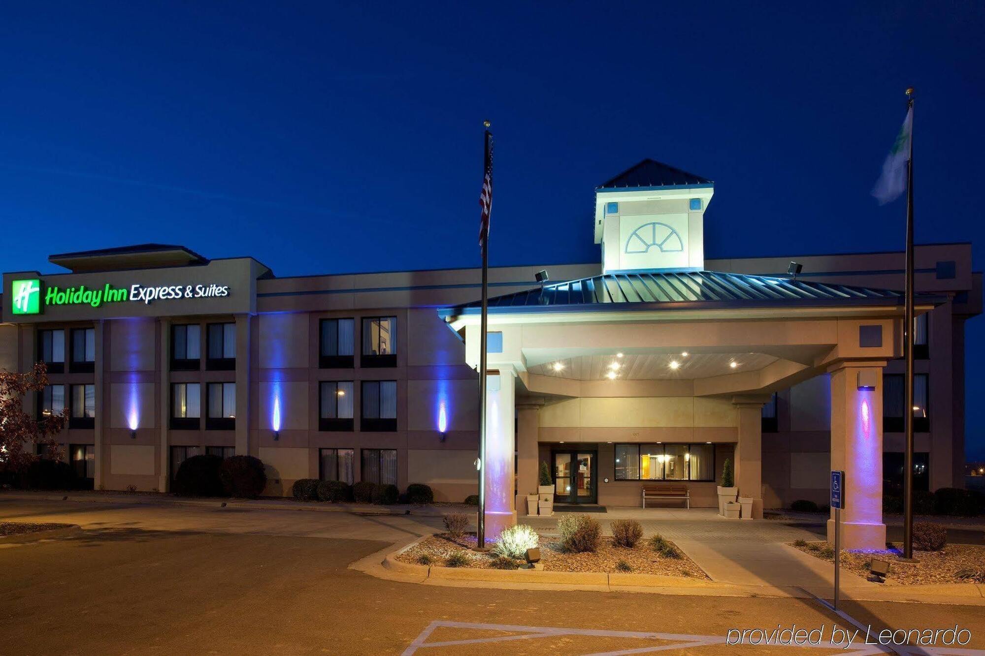 Holiday Inn Express Hotel & Suites Colby, An Ihg Hotel Exteriör bild